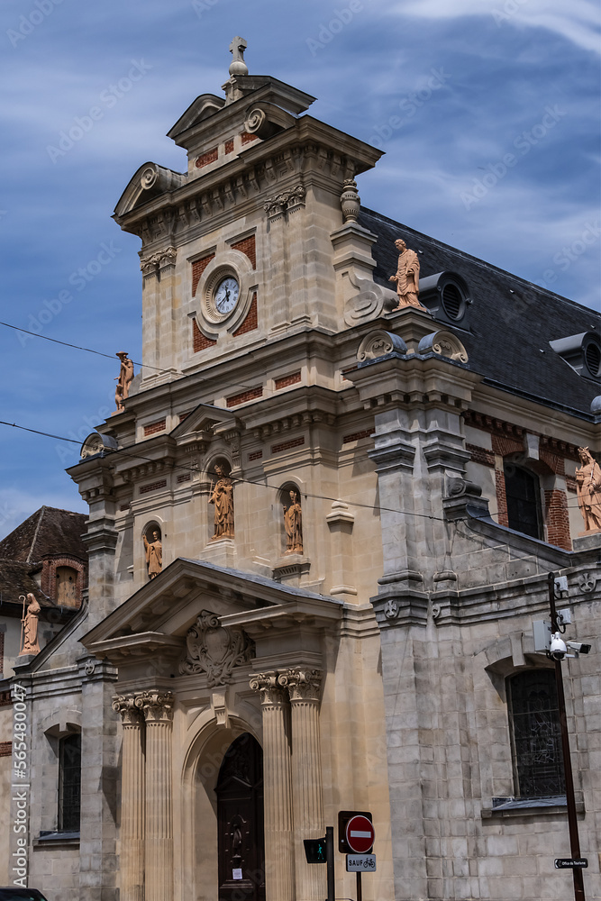 St. Louis Church (Eglise Saint-Louis de Fontainebleau) built between 1611 and 1614; it was reconstructed during the Second Empire. Fontainebleau, France.