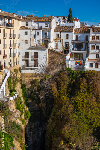 Houses built on the edge of the cliff, in the ancient city of Ronda, Spain © Eduardo Frederiksen