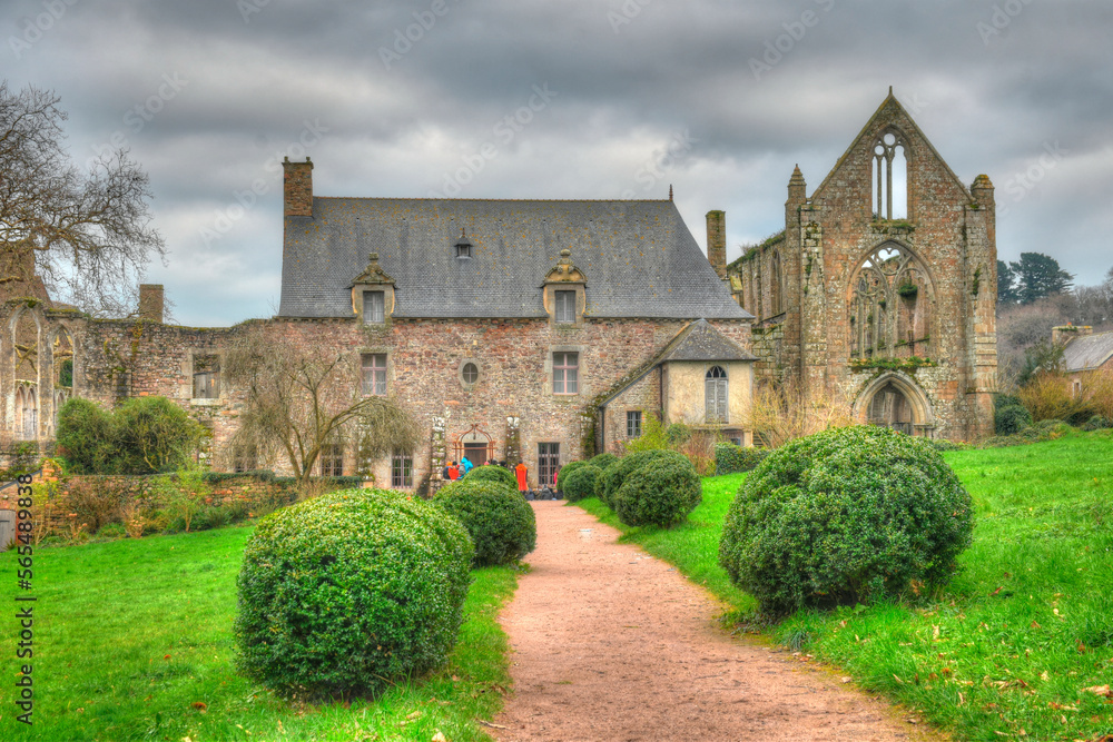 L'abbaye de Beauport dans la baie de Paimpol - Bretagne France