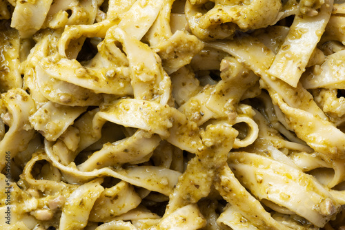 Obraz na płótnie italian basil pesto pasta food background w salonie