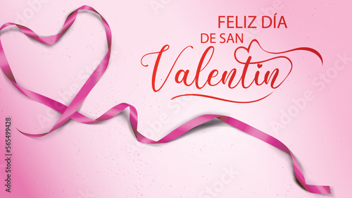 tarjeta o pancarta para desear un feliz Día de San Valentín en rojo con una cinta de color rosa formando un corazón sobre un fondo rosa degradado