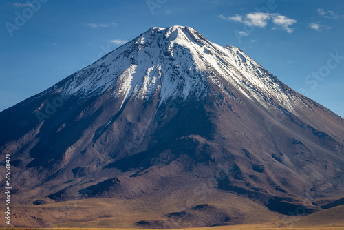 Obraz na płótnie Licancabur and dramatic volcanic landscape at Sunset, Atacama Desert, Chile w salonie