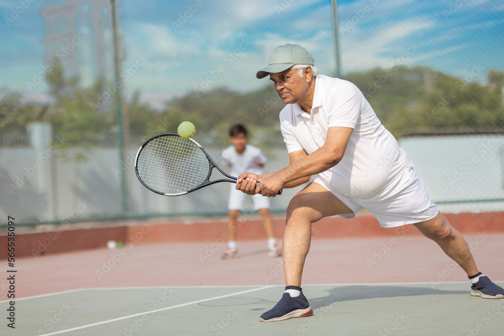 Senior man tennis player on tennis court.