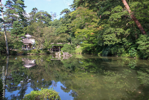 金沢兼六園 瓢池と三芳庵