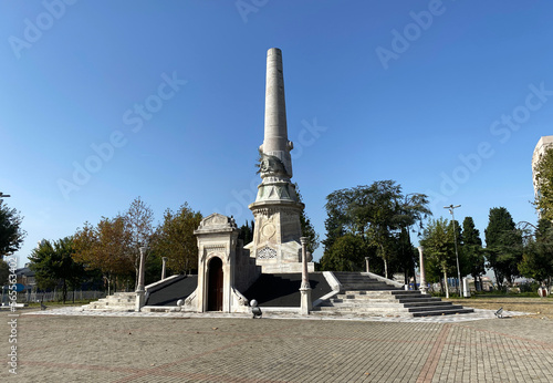 Canvas Print The tombs of Grand Viziers Mahmet Sevket Pasha, Talat Pasha, Mithat Pasha and Minister of War Enver Pasha are located around the Abide-i Hürriyet Monument in Istanbul, Turkey