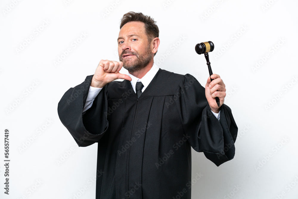 Naklejka premium Middle age judge man isolated on white background proud and self-satisfied
