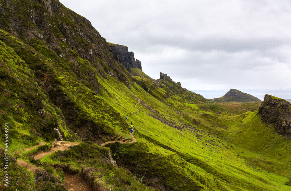 Obraz premium Beautiful image of spectacular scenery of the Quiraing on the Isle of Skye