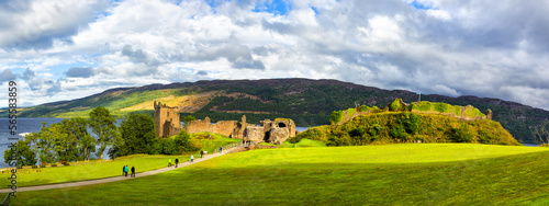 Φωτογραφία Ruins of Urquhart Castle along Loch Ness, Scotland