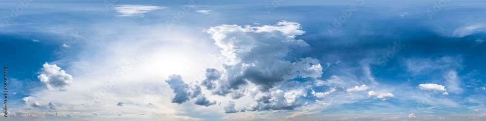 Nahtloses Panorama mit blau-weißem Himmel 360-Grad-Ansicht mit schönen Cumulus-Wolken zur Verwendung in 3D-Grafiken als Himmelskuppel oder zur Nachbearbeitung von Drohnenaufnahmen
Nahtloses Panorama mit blau-weißem Himmel 360-Grad-Ansicht mit schönen Cumulus-Wolken zur Verwendung in 3D-Grafiken als Himmelskuppel oder zur Nachbearbeitung von Drohnenaufnahmen