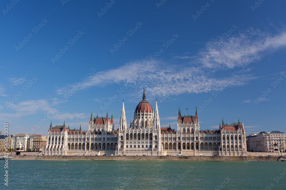 Fototapeta premium hungarian parliament building