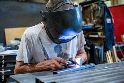 soudeur travailleur soudure industrie mécanique métallerie chaudronnerie usinage welder welding photo