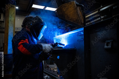 soudeur travailleur soudure industrie mécanique métallerie chaudronnerie usinage welder welding © Thomas