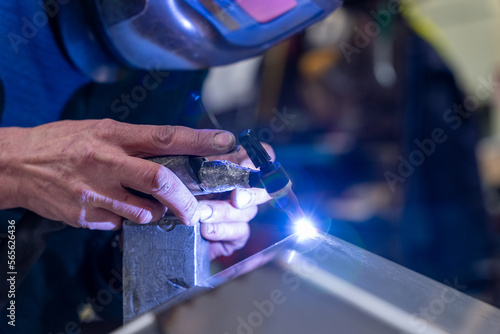 soudeur travailleur soudure industrie mécanique métallerie chaudronnerie usinage welder welding photo