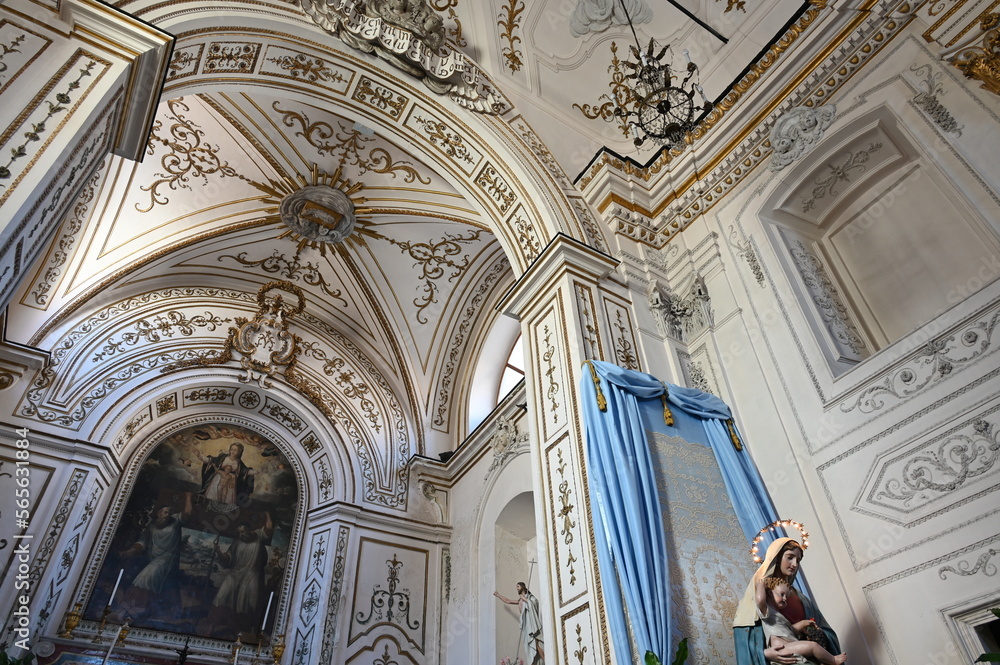 Barockers Deckengewölbe  einer sizilianischen Dorfkirche