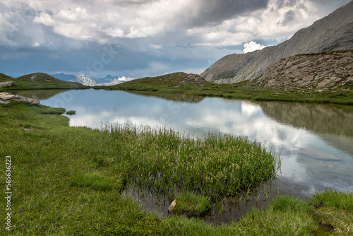 Lac de l' Eychassier en été , paysage du Massif du Queyras en été , Alpes