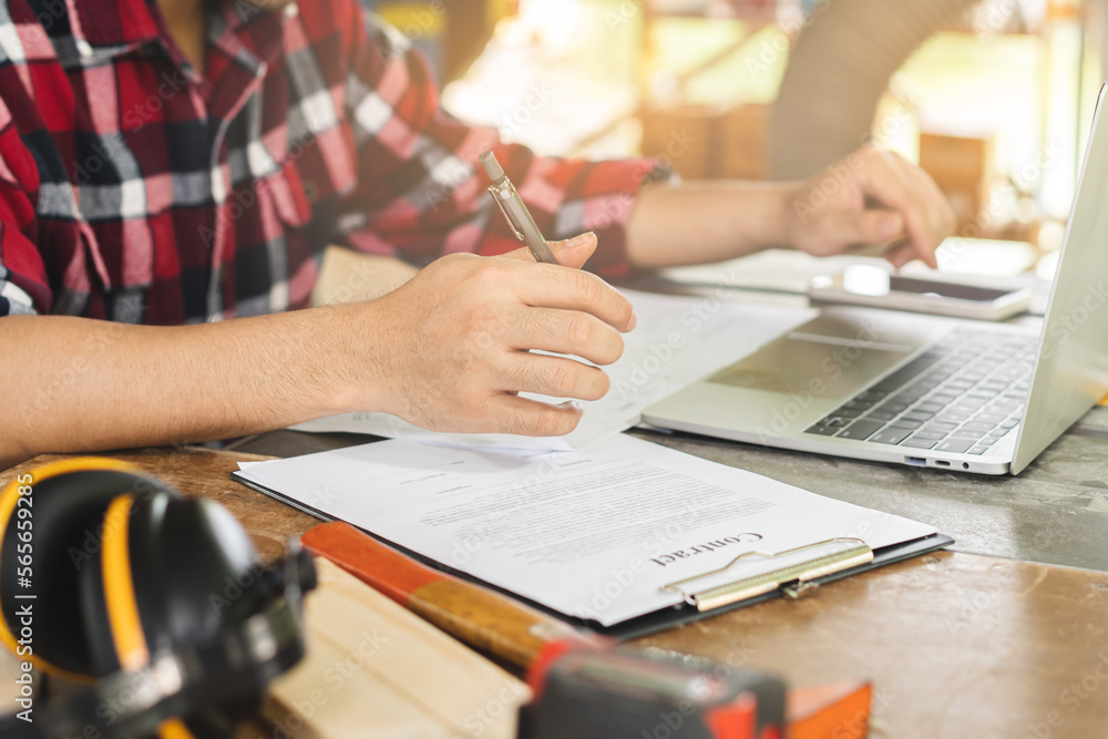 Ταπετσαρία Owner entrepreneur startup small shop business
