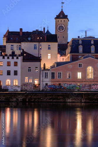 Regensburg Spiegelung in der Donau abends im Winter photo