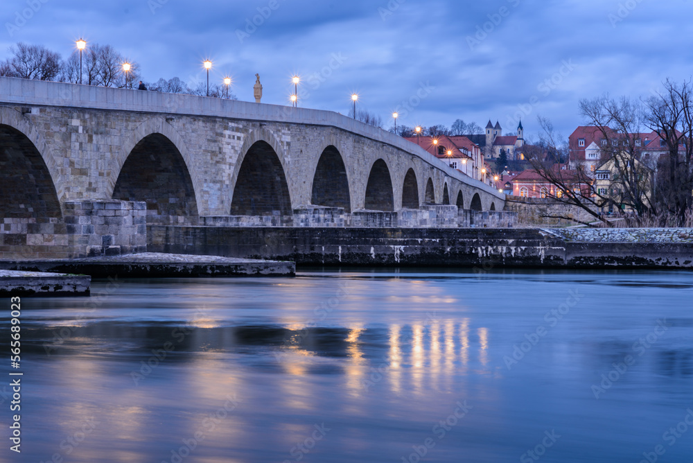 Steinerne Brück in Regensburg im Winter Steinerne Brück in Regensburg im Winter