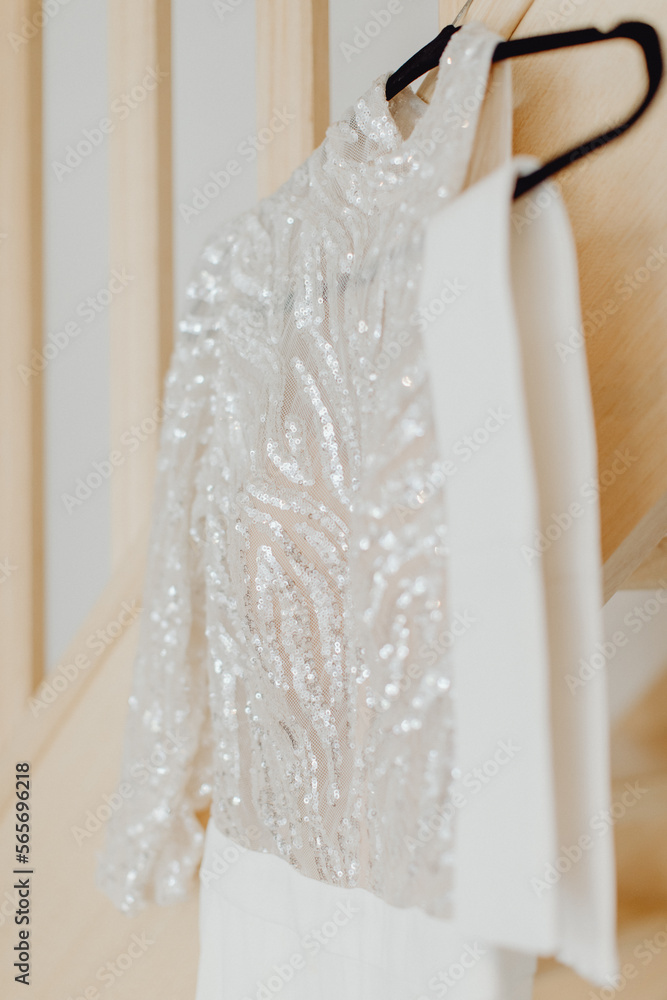 Combinaison prestigieuse pour la mariée Combinaison prestigieuse pour la mariée