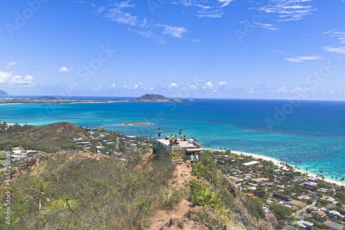 фотографія Hikers gather on the Lanikai Pillbox for views of the Pacific Ocean and windward