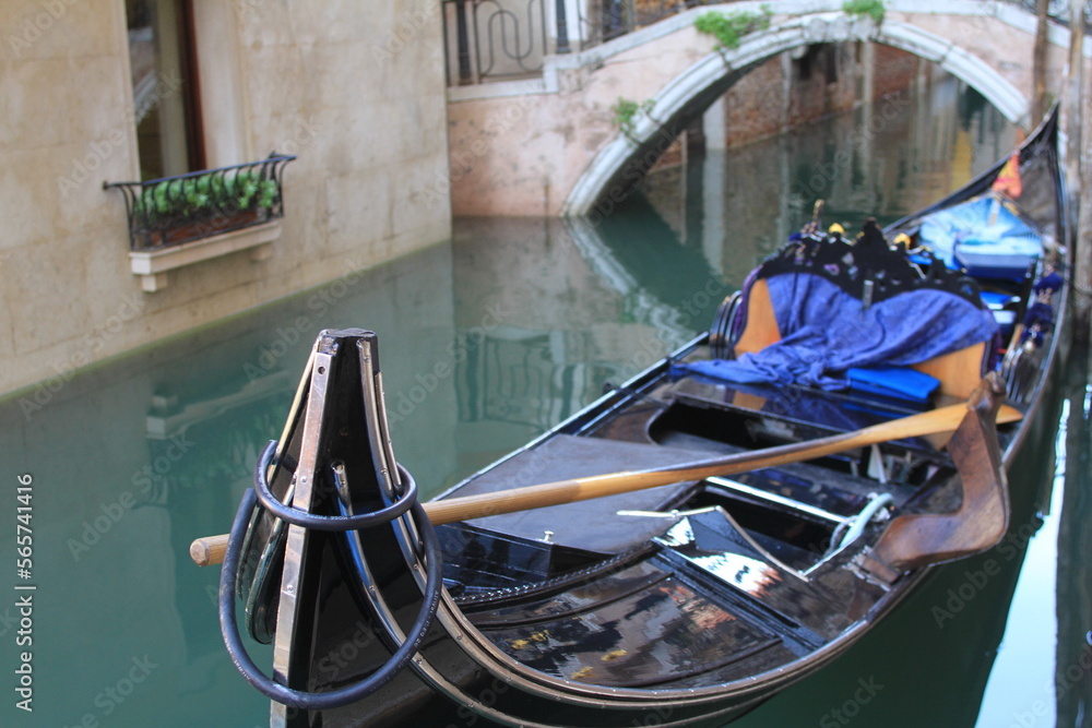 Gondel in den Kanälen von Venedig (Italien)
