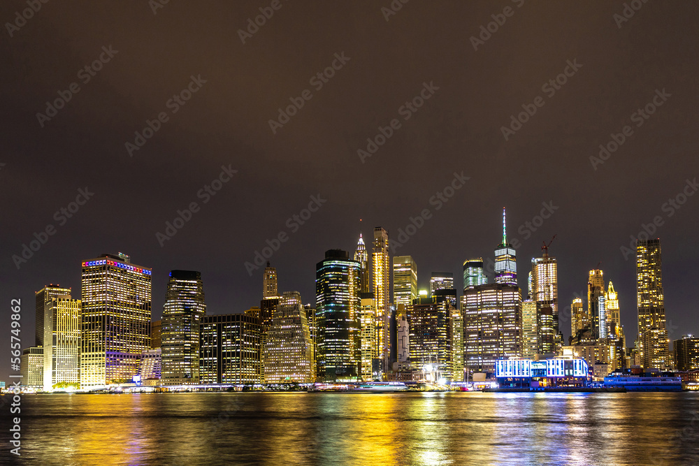 Fototapeta premium Panoramic night View of Manhattan in New York