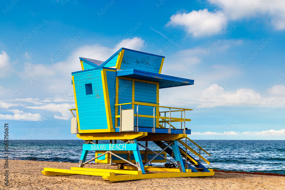 Fototapeta premium Lifeguard tower in Miami Beach