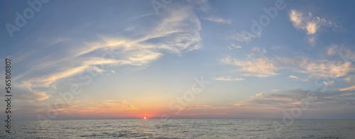 Photography Panoramic beautiful seascape with cloud on a sunny evening