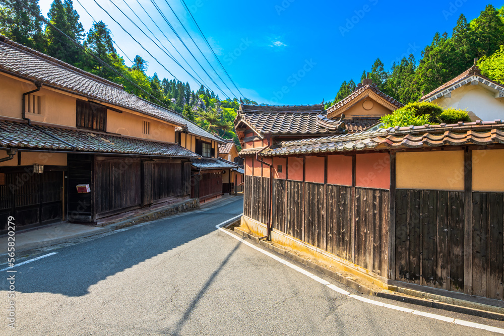 Naklejka premium 岡山県 高梁 成羽町 吹屋 下谷の町並み