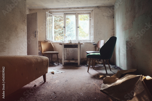 Verlassender Ort - Grusselig - Beatiful Decay - Verlassener Ort - Urbex / Urbexing - Lost Place - Artwork - Creepy - High quality photo