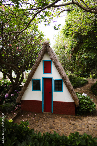 Casa tradicional Madeira Portugal en el jardín botámica