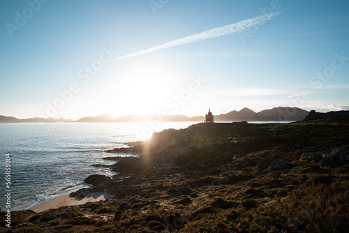 foto paisaje de faro rojo de cabo udra en galicia