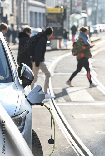 Wallpaper Mural Auto voiture electrique circulation Bruxelles Belgique Torontodigital.ca