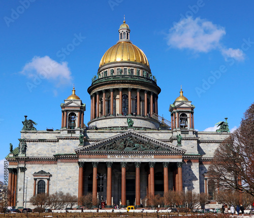 Cathedral; Church; architecture; city; cityscape; Saint-Petersburg; Russia; Russian; Isaac; travel; tourism; culture; religion; dome; Petersburg; sky; landmark; colonnade; famous; Europe; building; 