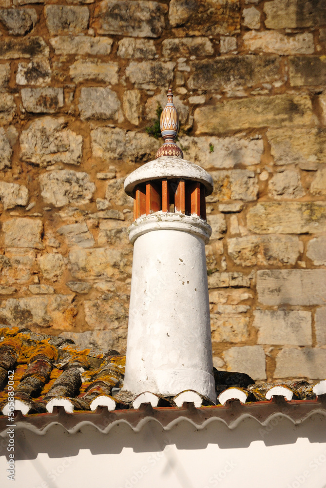 Obraz premium Chimenea típica portuguesa, Óbidos