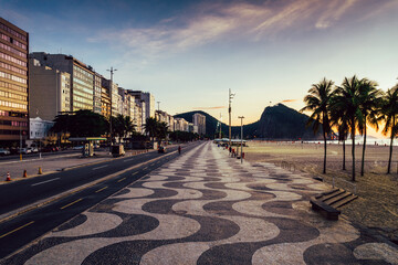 Wandcirkels Rio de Janeiro Golvend mozaïekpatroon Leme bij zonsopkomst  © Alexandre Rotenberg