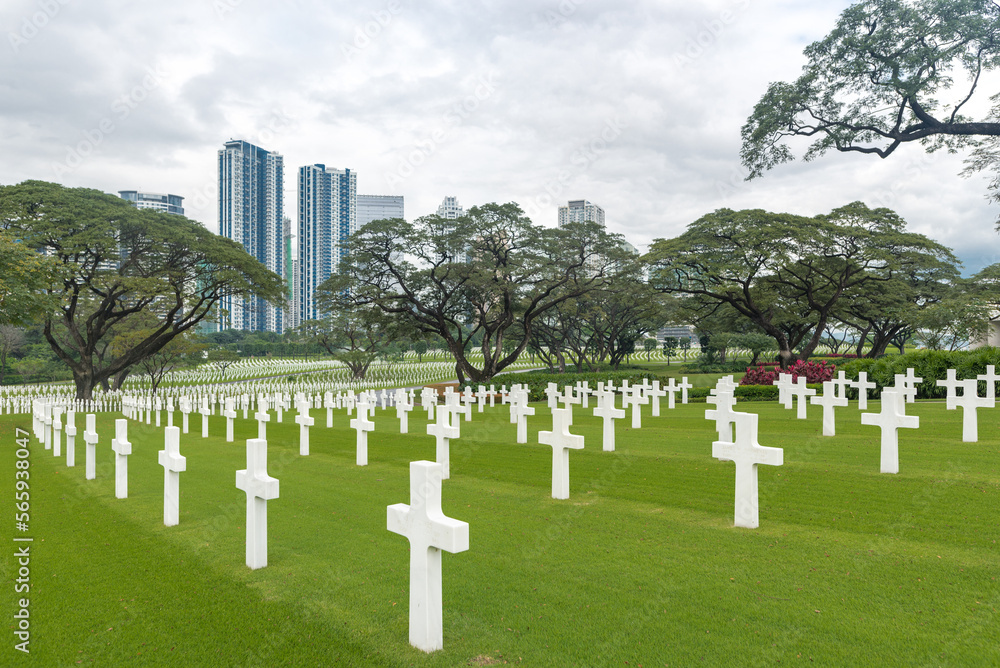 Manila American Cemetery and Memorial. It contains the largest number of graves of military dead of World War II Manila American Cemetery and Memorial. It contains the largest number of graves of military dead of World War II