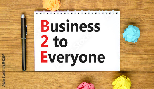 B2E business to everyone symbol. Concept words B2E business to everyone on white white note on a beautiful wooden background. Business and B2E business to everyone concept. Copy space. © Dzmitry