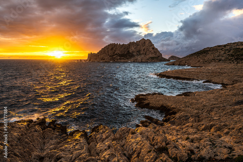 coucher de soleil sur l'île Maïre photo