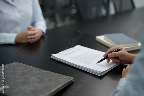 Foto Business people breaking the contract with resignation letter staff reduction resigning leaving the office employee Resignation