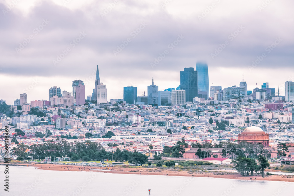 Naklejka premium Scenic view of San Francisco from the ocean, California, USA