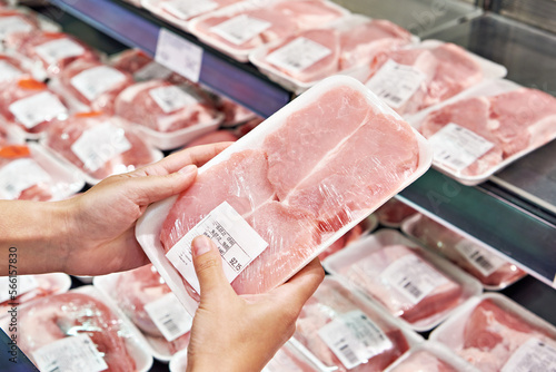 Quadro su tela Pork steak in hands buyer in store