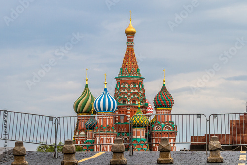 Closed red square