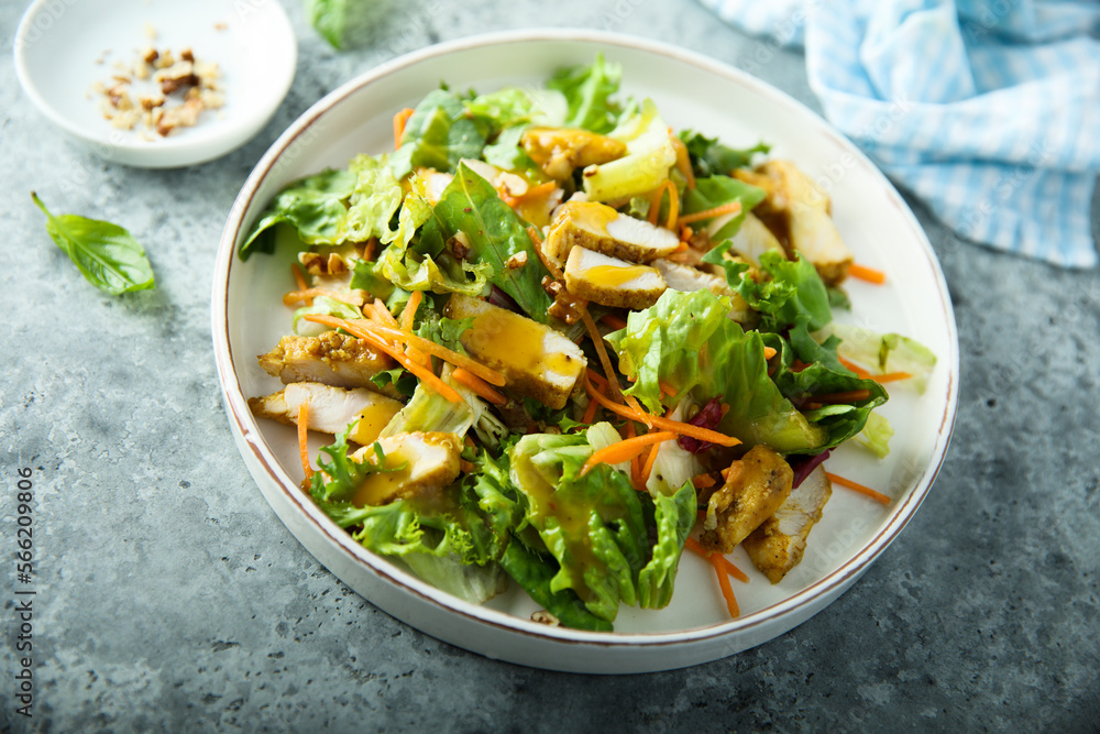 Leaf salad with chicken and mango sauce Leaf salad with chicken and mango sauce