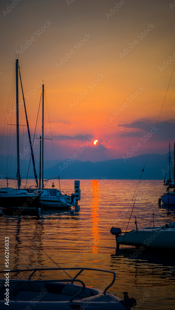Fototapeta premium sunset, boat, sea, water, yacht, sky, sun, sailboat, sunrise, marina, boats, port, harbor, ocean, lake, sail, ship, bay, sailing, evening, harbour, calm, landscape, summer, reflection