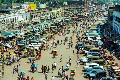 Fototapeta Naklejka Na Ścianę i Meble -  Crowded street in a commercial district of a small town in India