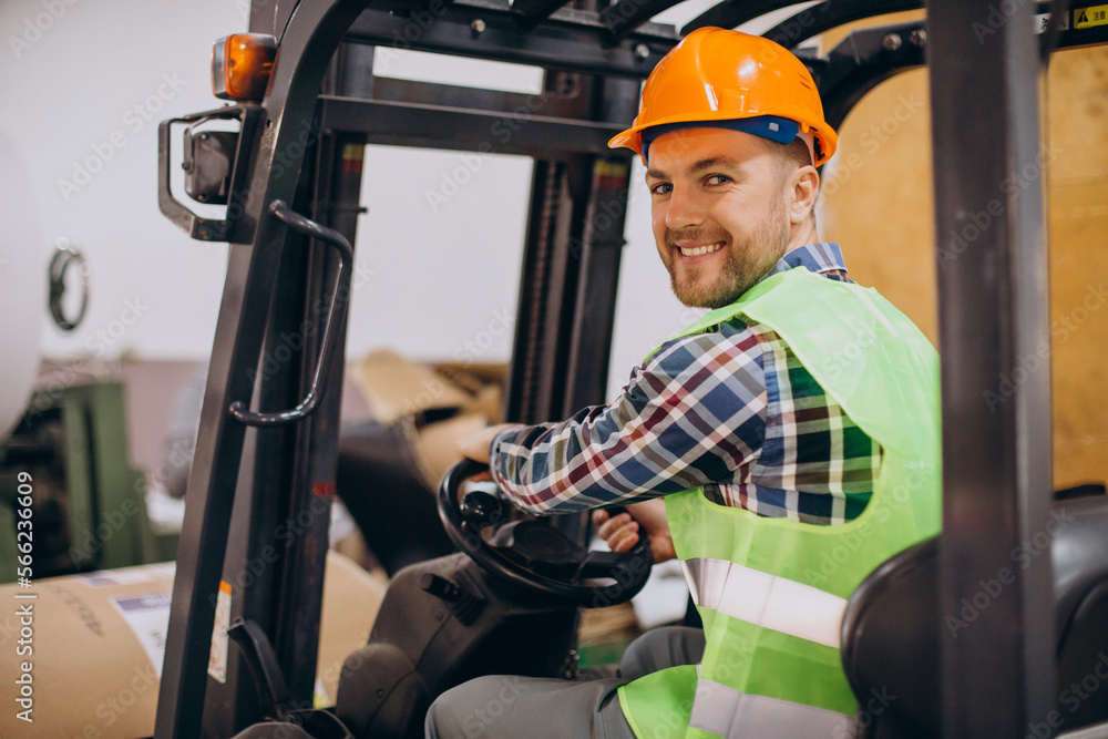 Papier peint Man working at warehouse and driving forklift