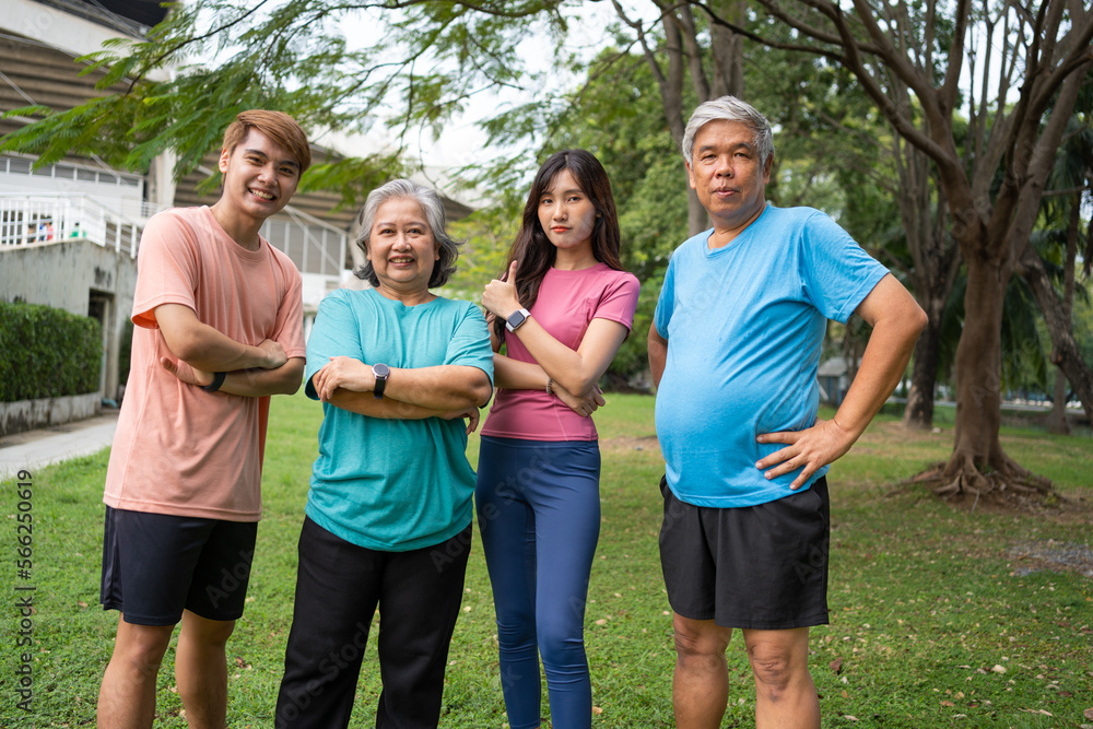 Obraz premium Healthy family group instructors workout in fresh air, and they rest and stand together after morning exercises in park. Outdoor activities, healthy lifestyle, strong bodies, fit figures, health care.