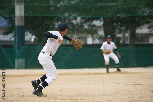 内野ゴロを捌く内野手（高校野球） © Primo Passo