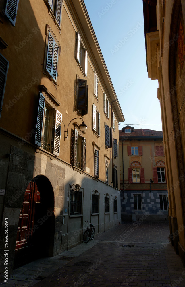 Fototapeta premium Calm shadowy street